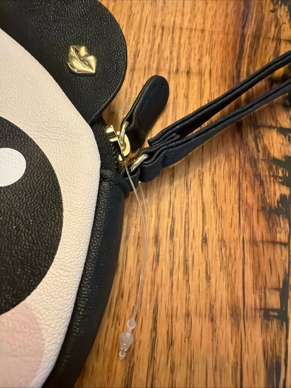 Luv Betsey Johnson Panda Coin Purse Circle Wristlet Zip Faux Leather White
 6" - Picture 2 of 7